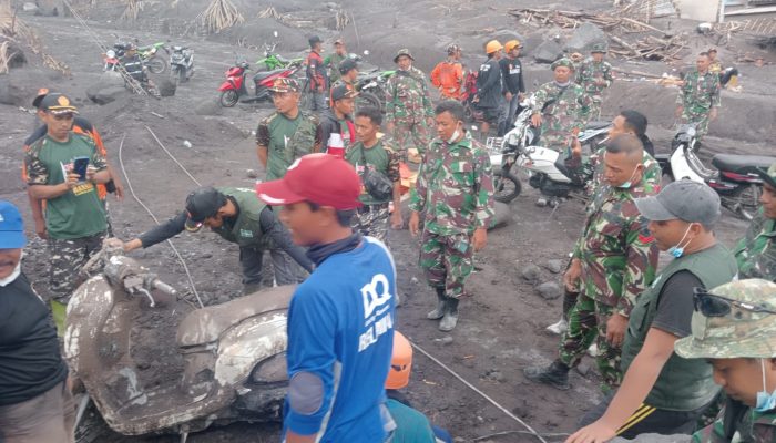 TNI Responsif:Perkuat Penanggulangan Bencana, Pastikan Penanganan Dampak Erupsi Semeru Berjalan Cepat dan Terkoordinasi