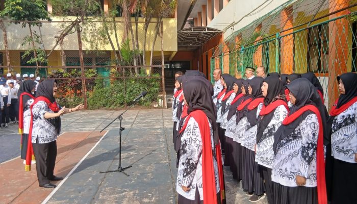 Menghormati Pahlawan Tanpa Tanda Jasa: Peringatan Hari Guru Nasional 2025 di SMPN 31 Bandung