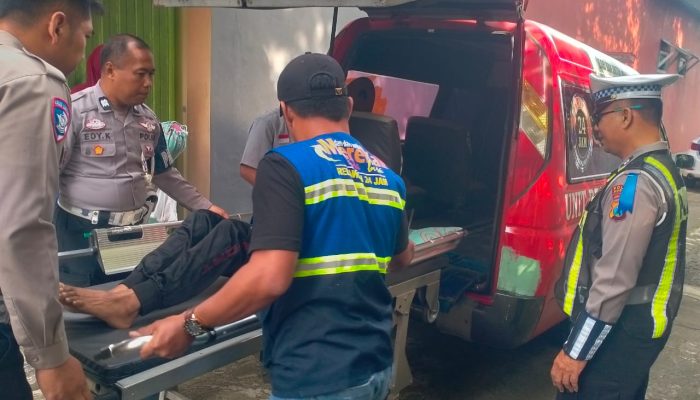 Satlantas Polres Magetan Beri Pengawalan Ambulans, Pastikan Pasien Segera Mendapat Penanganan di Rumah Sakit