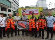 Pangdam III/Slw Serahkan Rescue Boat HDPE Untuk Perkuat Penanganan Banjir di Jawa Barat