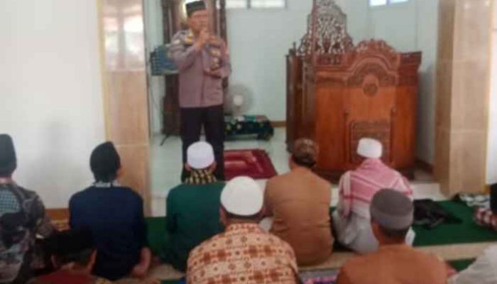 Safari Jumat Kapolsek Cikarang Timur di Masjid Darunnajah, Pererat Silaturahmi dan Sampaikan Pesan Kamtibmas