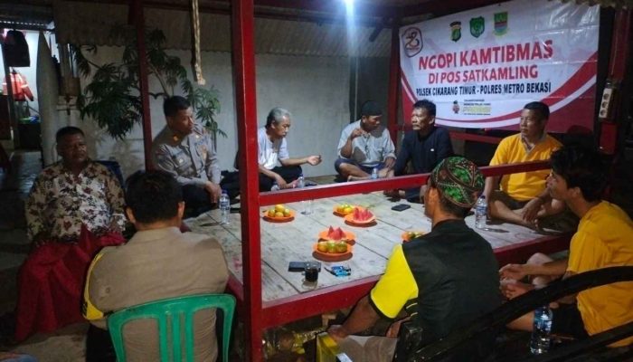Ngopi Bareng Warga, Polsek Cikarang Timur Perkuat Sinergi Jaga Keamanan Kampung Bugelsalam