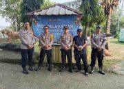 Pastikan Kenyamanan Pengunjung Kapolsek Cikarang Timur Kunjungi Pos Pelayanan Operasi Lilin 2025 di Kawasan Wisata Dewi Sari.