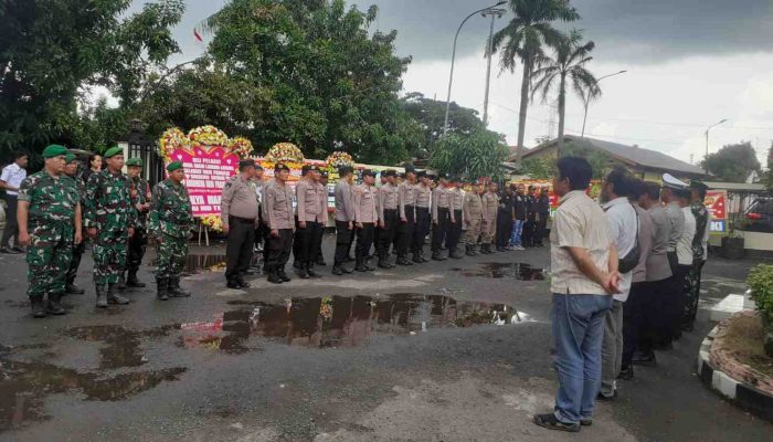 Jelang Malam Tahun Baru 2026, Polsek Cikarang Timur Gelar Apel Pasukan Gabungan Guna Pastikan Keamanan Kondusif