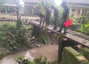 Babinsa Koramil Geneng Dampingi Dansub Zibang Ngawi Tinjau Rencana Pembangunan Jembatan Antar Desa