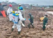 Hujan Tak Menghalangi TNI dan Tim Gabungan Dalam Pencarian Korban Korban