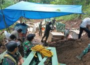 TNI Bersama Warga Bahu Membahu Mengerjakan Jembatan Gantung Perintis Garuda Di Pacitan