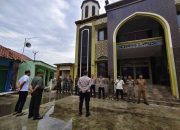 Tiga Pilar Cikarang Timur Membersihkan Masjid Menjelang Tarawih Ramadhan