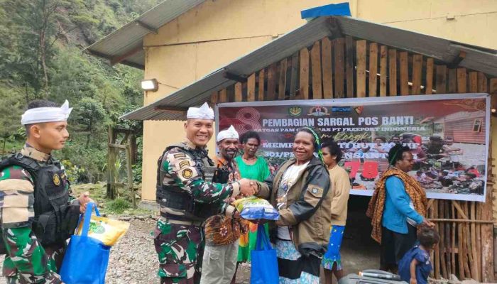Satgas Yonif 301/PKS Gelar Bakti Sosial di Pedalaman Papua Tengah