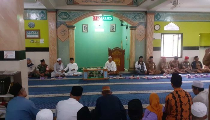 Pererat Silaturahmi, Camat Cikarang Selatan Gelar Safari Ramadhan di Desa Pasirsari.