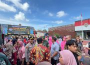 Serunya Warga Padati Pasar Murah Polres Ngawi