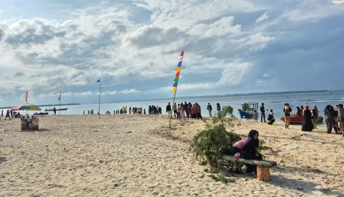 Wisata Pantai Jadi Motor Penggerak UMKM Lokal, Ekonomi Masyarakat Pesisir Meningkat