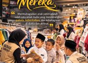 Basnaz Kabupaten Sumenep Berikan Baju Lebaran untuk Anak Yatim di Toko DNR Sumenep