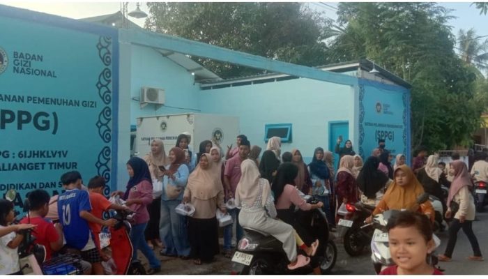 Dapur MBG Al-Hasani Kalianget Timur Bagikan 200 Takjil Dan santunan anak yatim