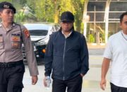 Tiba di Gedung KPK Jakarta, Bupati Gatut Sunu Memilih Bungkam