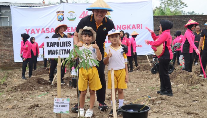 Aksi Nyata Hari Bumi: Polisi, Bhayangkari, dan Anak TK Tanam Pohon di Magetan