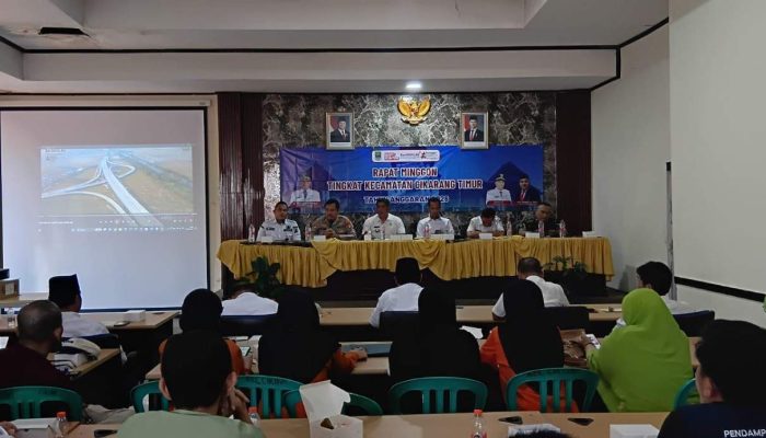Perkuat Sinergi Fasilitasi Program Pemerintah, Wakapolsek CikarangTimur Hadiri Rapat Minggon Kecamatan.