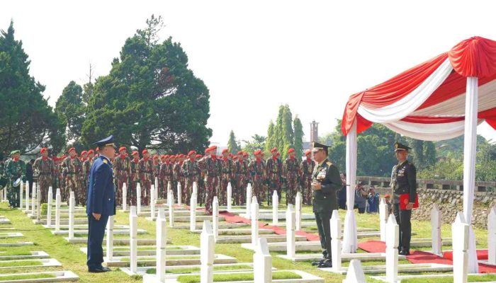 Tangis Haru Iringi Pemakaman Mayor Zulmi, Prajurit Berprestasi TNI