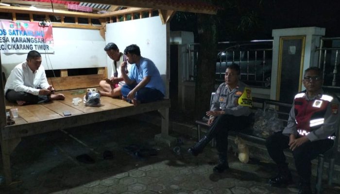 Perkuat Keamanan Pasca-Lebaran, Bhabinkamtibmas dan Unit Samapta Sambangi Pos Satkamling Kalenderwak