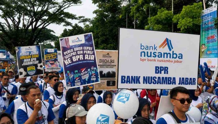 Ribuan Warga Meriahkan Fun Walk Hari BPR-BPRS Nasional 2026 di Bandung