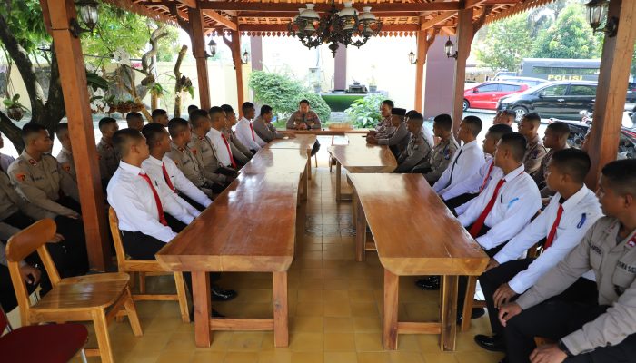 Kapolres Magetan Ajak Makan Siang Siswa Latja Bintara Brimob, Tekankan Disiplin dan Profesionalisme