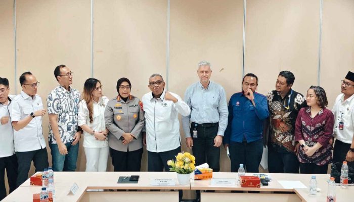 Wamenaker dan Kapolres Metro Bekasi Mediasi Sengketa PHK 130 Karyawan PT Multisrada Arah Sarana ( MICHELIN).