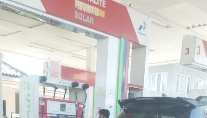 Oknum Operator SPBU Kolor Layani Pengisian Jerigen Secara Terang-terangan, Konsumen Protes Keras