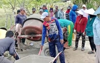 Lakukan Aksi Swadaya Warga Dusun Patereman Angkatan Gotong royong Perbaiki Jalan Rusak.