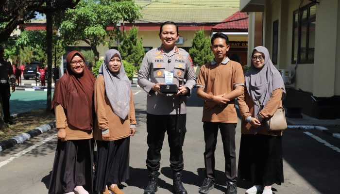 Kapolres Magetan Sambut Hangat 126 Siswa SD Muhammadiyah Sukomoro, Belajar Tentang Profesi Polisi