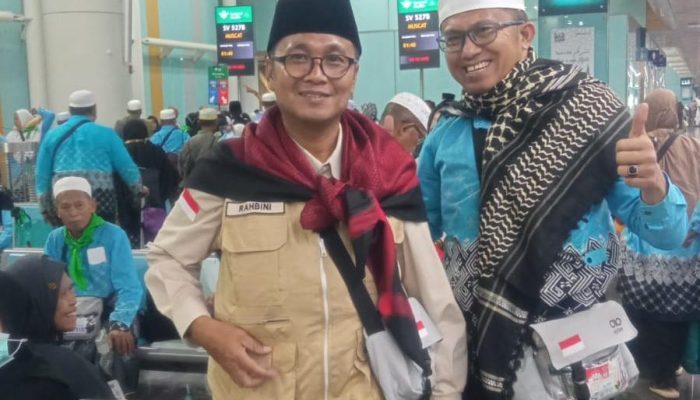 Jamaah Haji Kloter SUB 77 Asal Sumenep Mendarat Selamat di Bandara Juanda