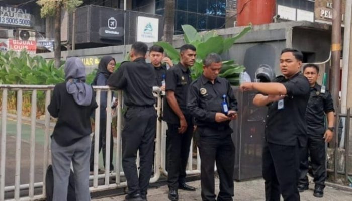 Sehari Setelah Dicopot Dari Jabatan Kepala BGN Dadan Hindayana Dijemput Kejaksaan Dirumahnya