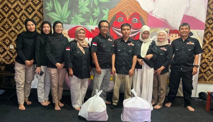 Satresnarkoba Polrestabes Bandung Dukung Ketahanan Pangan Melalui Penyaluran Bantuan Sembako