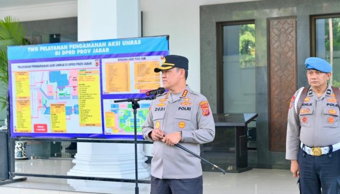 Kapolrestabes Bandung Pimpin Apel Pengamanan Demo! Tekankan Humanis & Pelayanan di Depan DPRD Jabar