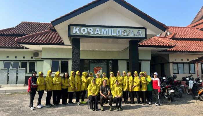 Perkuat Kebersamaan dan Jaga Kebugaran, Koramil 08/Lemah Abang Gelar Senam Bersama Persatuan Istri Tentara ( Persit) KCK 09.