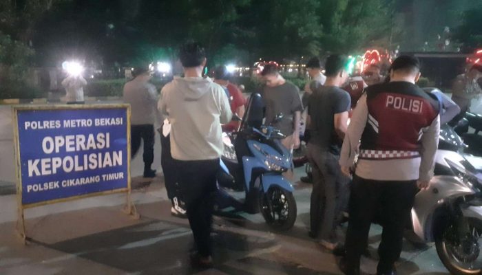 Ciptakan Kamtibmas, Polsek Cikarang Timur Gelar Patroli Gabungan dan Operasi Kejahatan Jalanan