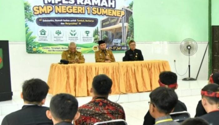 Sidak² MPLS di SMPN 1 Sumenep, Bupati Fauzi Tegaskan Sekolah Harus Ramah, Bebas Perploncoan dan Perundungan