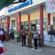 Satlantas Polres Sumenep Gelar Police Goes To School di SDN Lalangon 1, Bagikan Helm Keselamatan