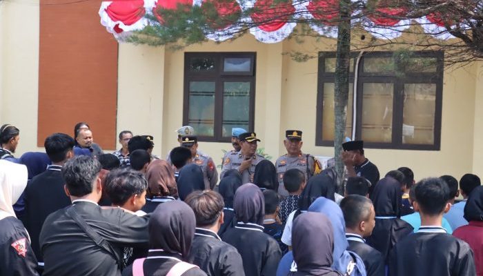 Polres Magetan Kawal Pemberangkatan 99 Calon Warga Baru IKS PI Kera Sakti, Pastikan Perjalanan Aman dan Tertib