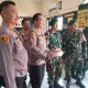 Sinergitas Tanpa Batas: Personil Koramil 08/Lemah Abang Beri Kejutan HUT Bhayangkara ke-80 di Polsek Cikarang Timur