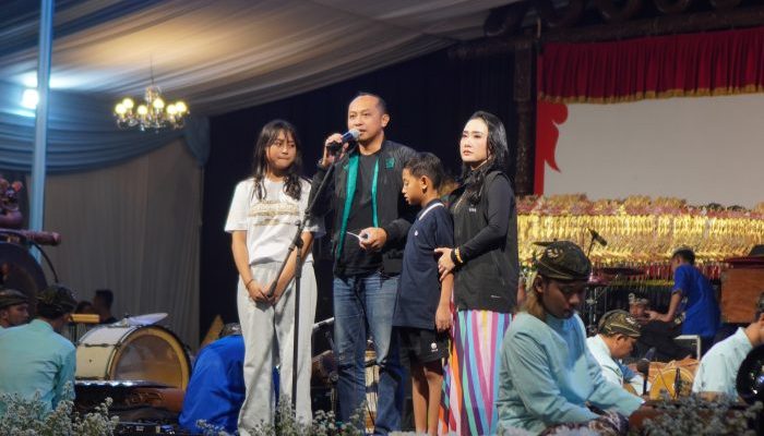 Wayang Kulit Semarakkan Tasyakuran Khitan Putra Darmawan Sutanto, Warga Padati Gang Dahlia 2 Ngawi