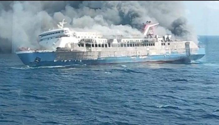 KMP Mutiara Santosa 2 Terbakar di Perairan Sumenep, Ratusan Penumpang Dievakuasi