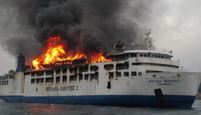 KMP Mutiara Santosa 2 Terbakar di Perairan Sumenep, Ratusan Penumpang Dievakuasi