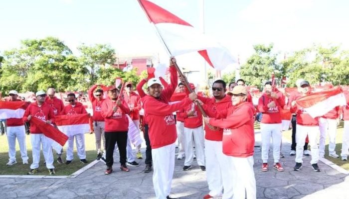 Semarakkan HUT ke-81 RI, Bupati Sumenep Serahkan Bendera Merah Putih kepada Seluruh ASN