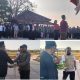 Peringati HUT RI ke-81, Kadis DKPP Sumenep Turunkan Bendera dan Bagikan Bibit Padi Bersama Petani di Gapura