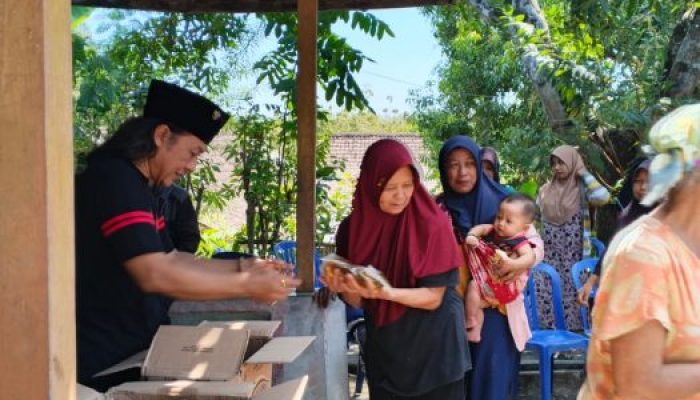 Krisis Air Melanda Desa Cantel Ngawi, BoloneMase Turun Tangan: 5 Titik Disuplai, 100 Paket Minyak Goreng Dibagikan
