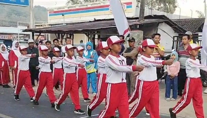 18 Sekolah Ikut Lomba Gerak Jalan SD se-Kecamatan Manding, Total 43 Peserta