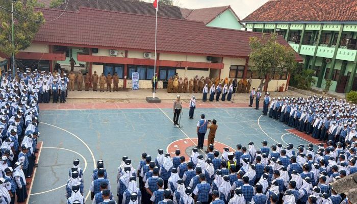SATLANTAS POLRESTA SUMENEP GELAR POLICE GOES TO SCHOOL RANGKA HUT LALU LINTAS BHAYANGKARA KE-71