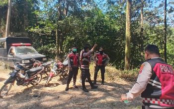 Gerak Cepat Tangani Karhutla, Polisi Bersama TNI, Perhutani, BPBD dan Warga Cegah Api Meluas di Lereng Lawu