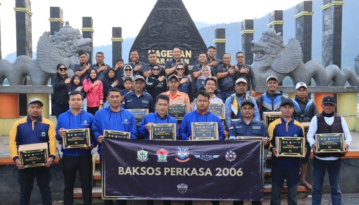Sambut HUT ke-81 TNI, Lulusan Akademi TNI – Polri 2006 Perkasa yang berdinas di Kabupaten Magetan Gelar Touring Kamtibmas dan Baksos di Sarangan