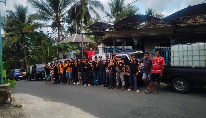 Peduli Warga Terdampak Kekeringan, ORARI Lokal Trenggalek Salurkan Air Bersih ke Bogoran Kampak